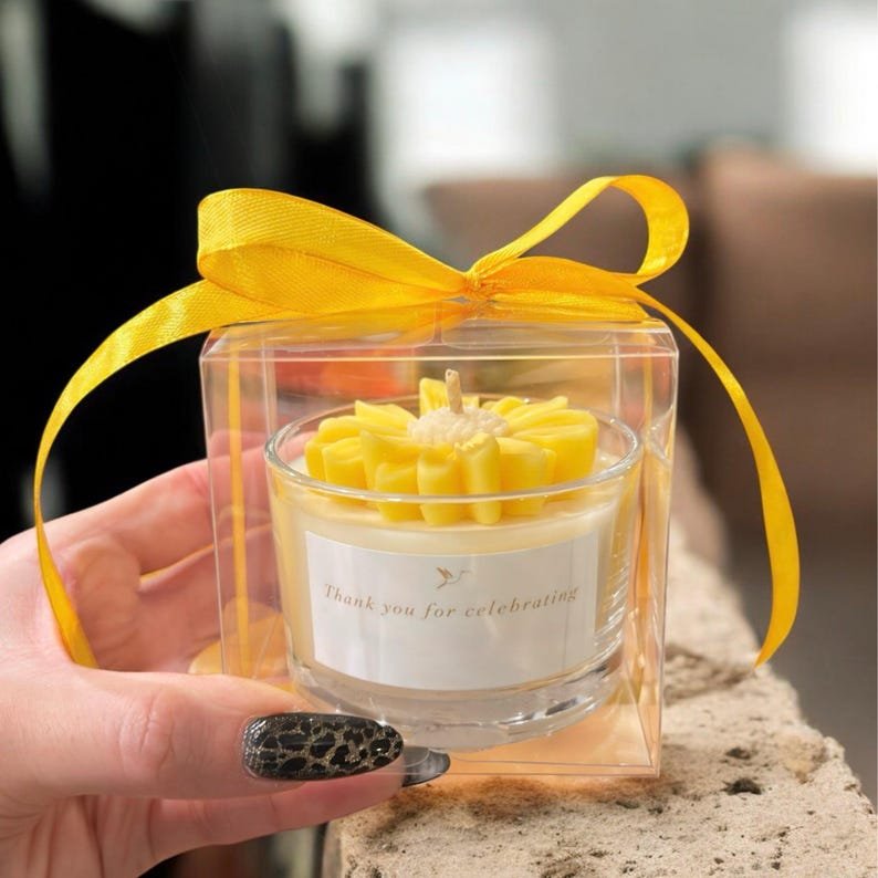 Daisy Candle | Handmade Soy Candle | Custom Party Favors, Bridal Shower Gifts, Baby Shower Candles, Bridesmaid Gift, Thank You Candle - 图片 10
